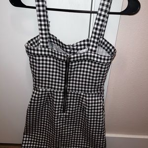 Adorable skinny-mid thighs, gingham print dress with pockets!